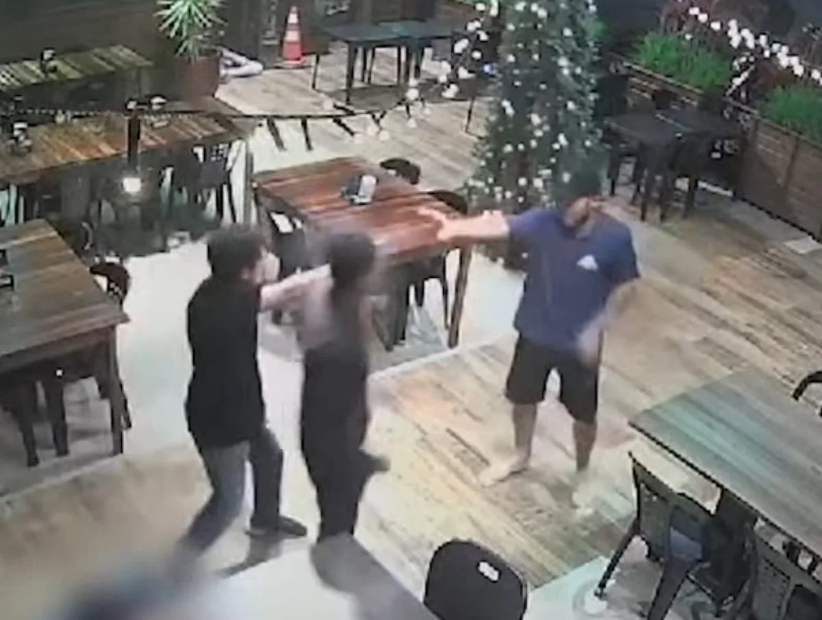 Vídeo mostra discussão que acabou na morte de pizzaiolo; gerente confessa crime