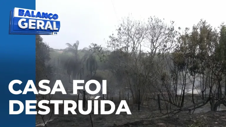 Casa de Dejacir e Tereza, que foi destruída pelo fogo, está sendo reconstruída