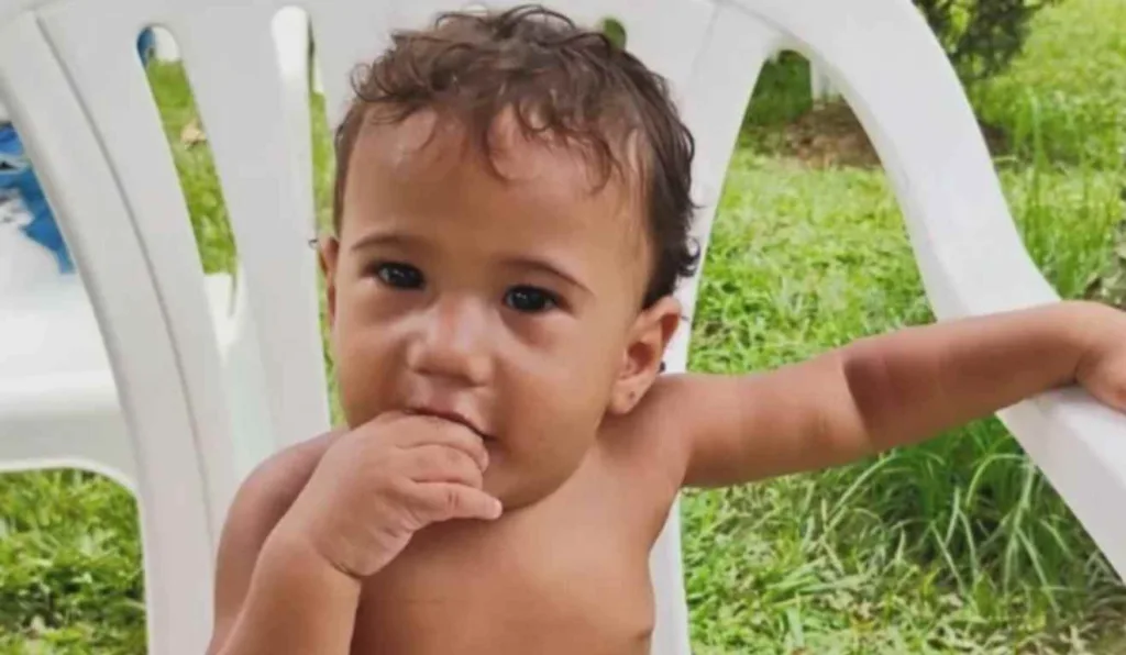 Bebê de 11 meses morre após ser agredido; mãe e padrasto são presos
