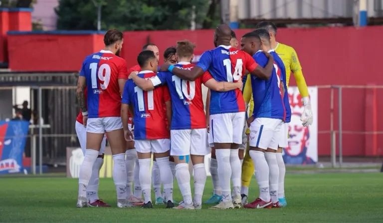 Equipe do Paraná Clube reunida