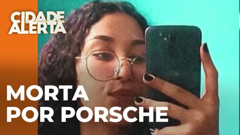 Motorista de Porsche fura o sinal, bate em moto e mata jovem de 19 anos; câmeras registraram o caso