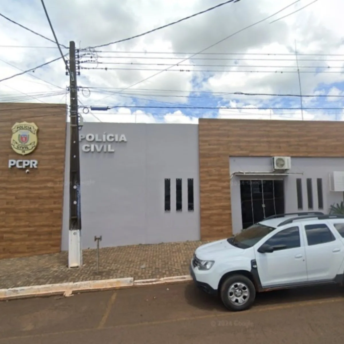 A Polícia Civil do Paraná (PCPR) prendeu na quinta-feira (28), em Diamante do Sul, no oeste do Paraná, um homem condenado pela morte da então esposa, 27 anos atrás. No crime, ocorrido em 21 de dezembro de 1997, em Palmital, na região central do estado, a vítima foi assassinada com cinco facadas após uma discussão do casal.