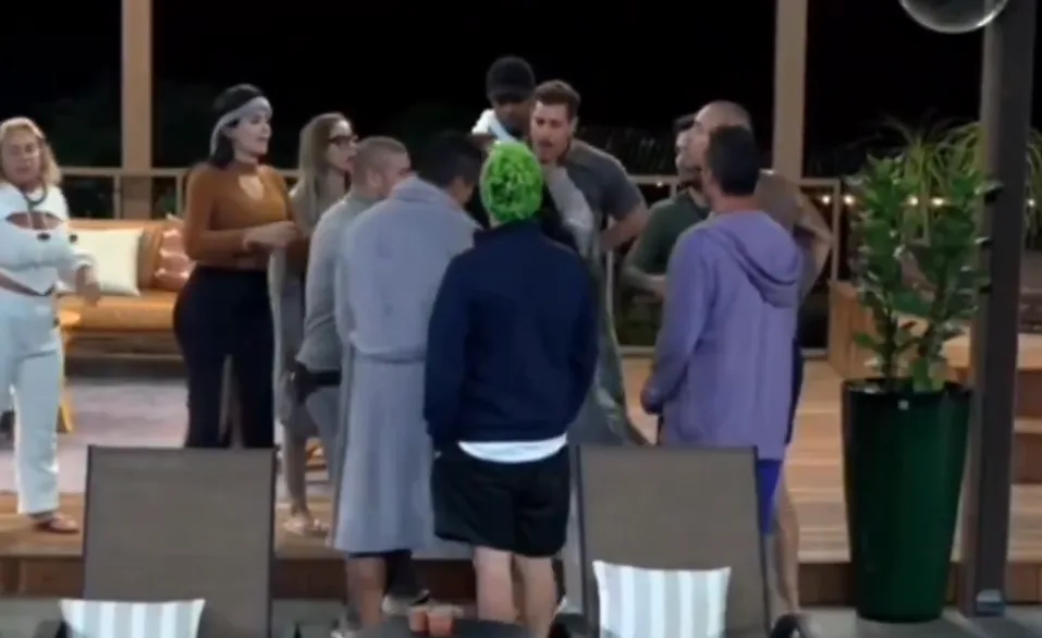 Fernanda expulsa foi pedido de espectadores durante confusão liderada por Zé Love (Imagem: Reprodução / PlayPlus)