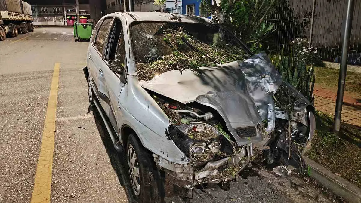 Suspeito de matar a filha bateu carro durante a fuga da PMPR