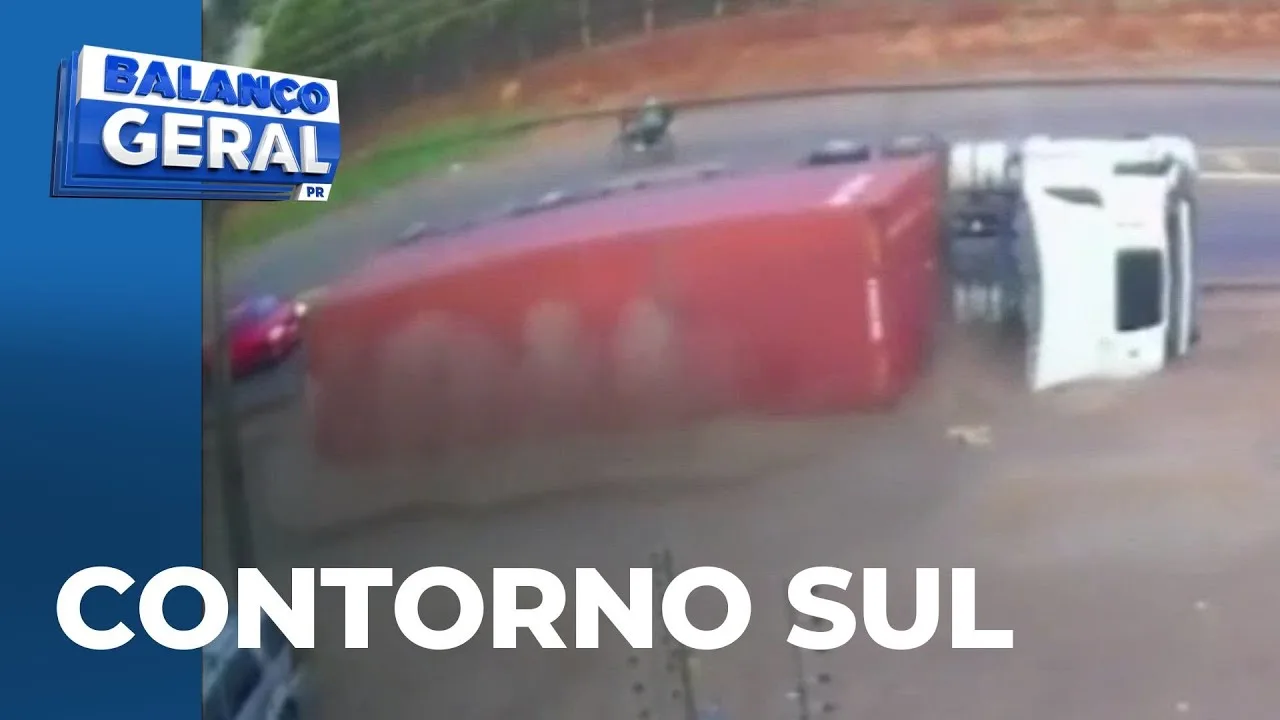 Tombamento de caminhão, no Contorno Sul de Maringá, foi registrado por câmera