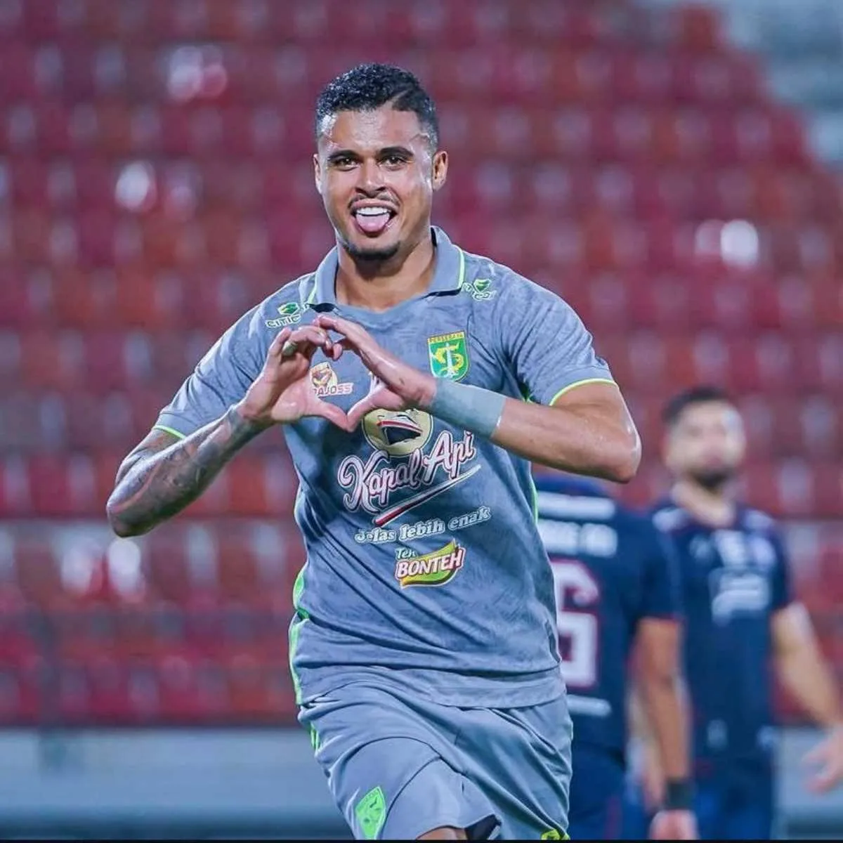 Paraná Clube anuncia contratação do zagueiro Yan Victor