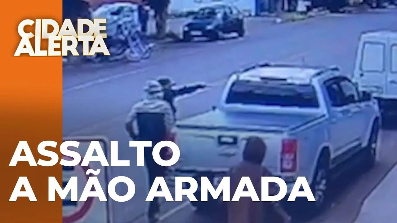 Polícia Militar prende dupla após roubo de caminhoneta; terceiro segue foragido