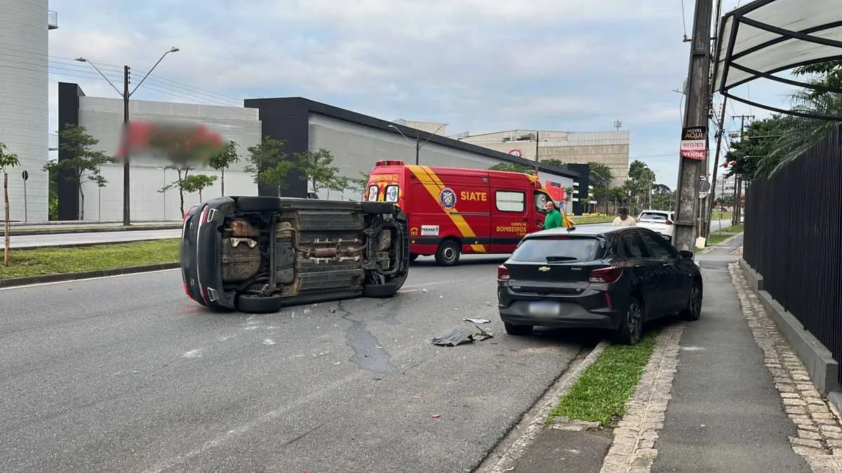 Acidente aconteceu por volta das 5h desta sexta-feira (6)