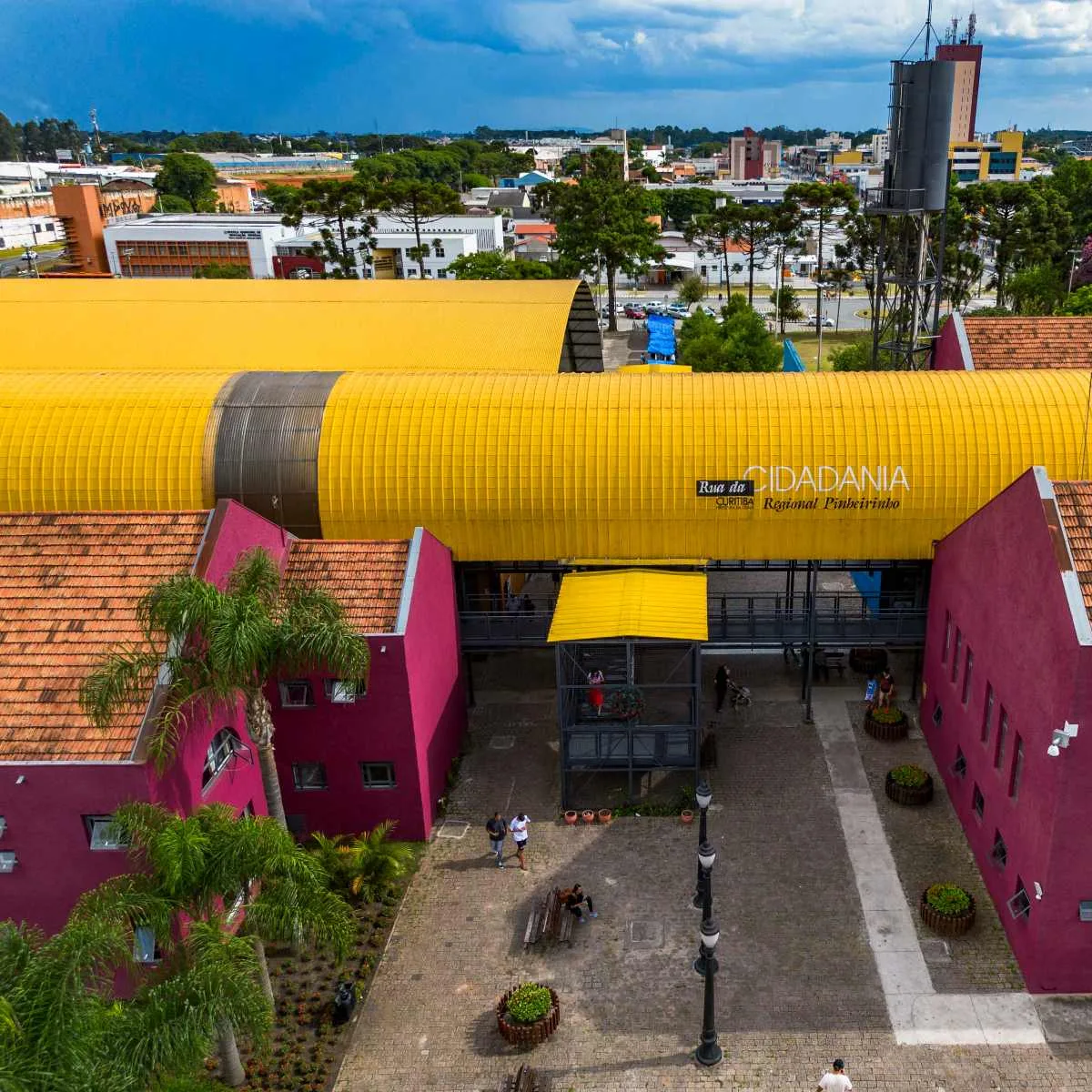 A Fundação de Ação Social (FAS) da Prefeitura de Curitiba realiza ao longo da semana processos seletivos para quase 200 vagas de emprego no município. Conforme a fundação, as vagas disponibilizadas são para diversas funções e níveis de escolaridade diferentes.