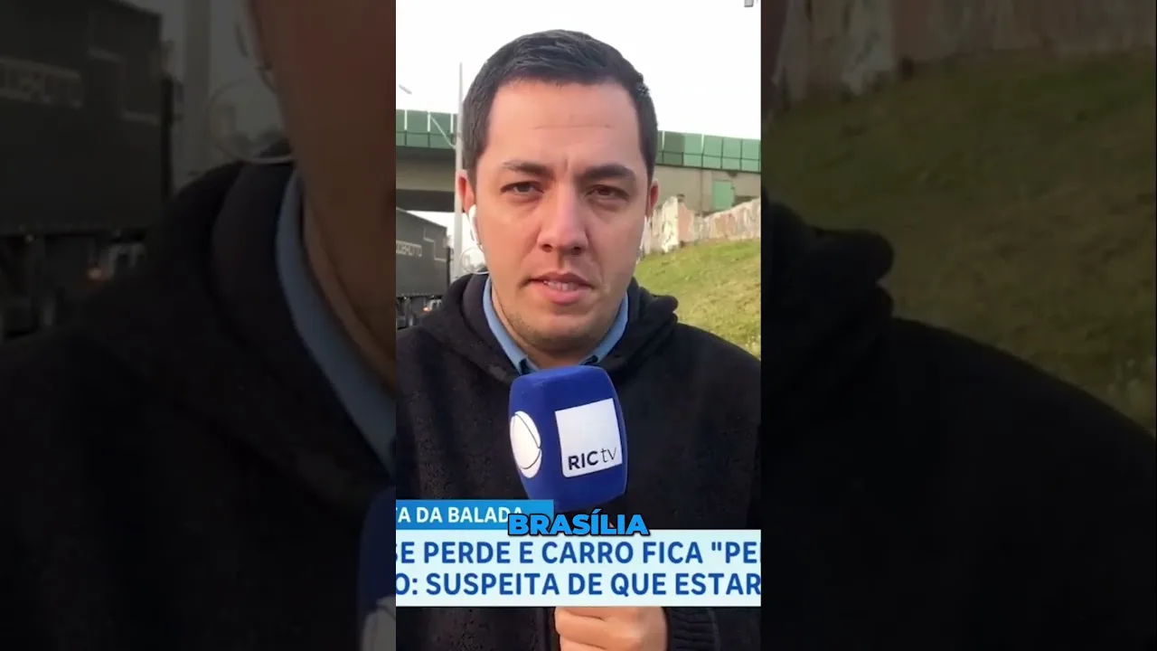 Motorista perde o controle e carro fica “pendurado” em barranco; suspeita é de embriaguez