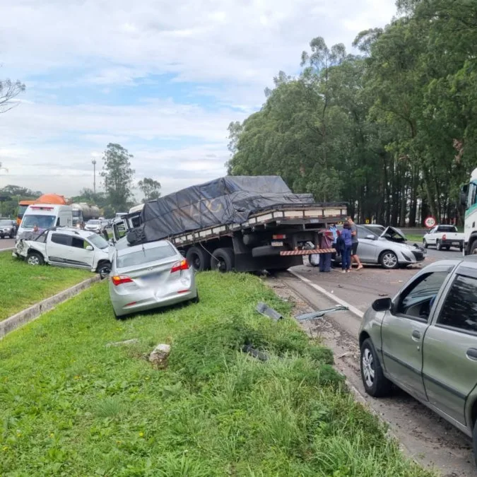 Acidente no Contorno Sul deixa feridos
