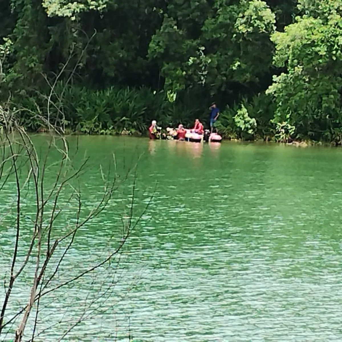 Seguranças desaparecem após barco tombar na Represa do Passaúna na RMC