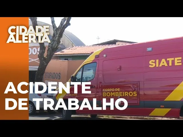 Mulher precisa de atendimento no SIATE após prender mão com grampo em sofá