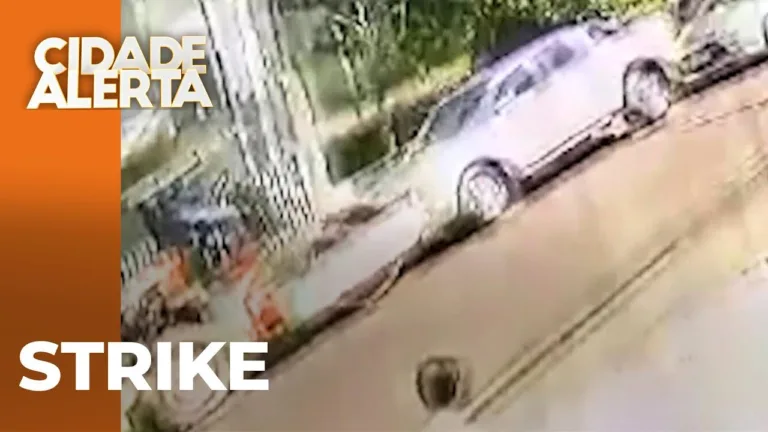 Rolo compressor arrasta vários carros em Curitiba; máquina só parou graças a testemunha