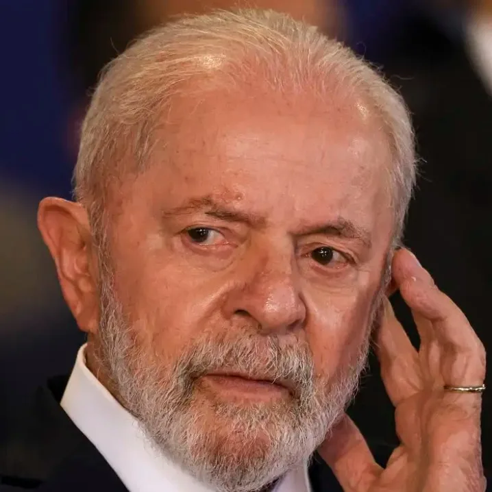 Lula passa por cirurgia em São Paulo e é monitorado na UTI do Sítio-Libanês