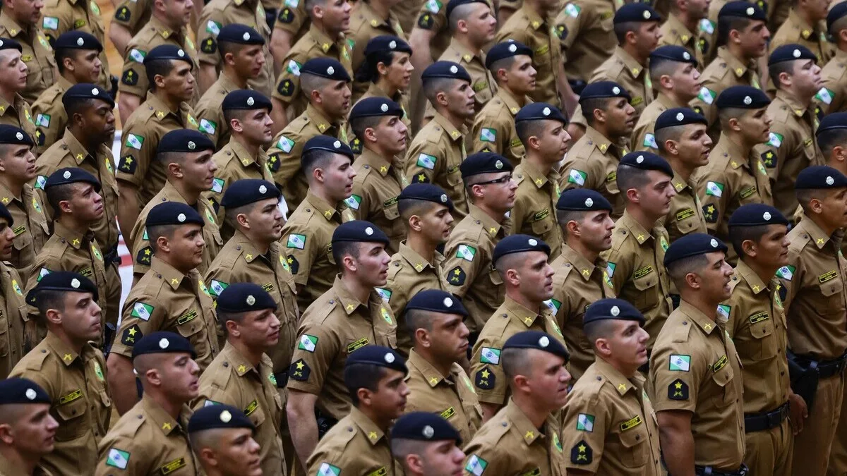 Nova lei impacta em plano de carreira de profissionais militares no Paraná.