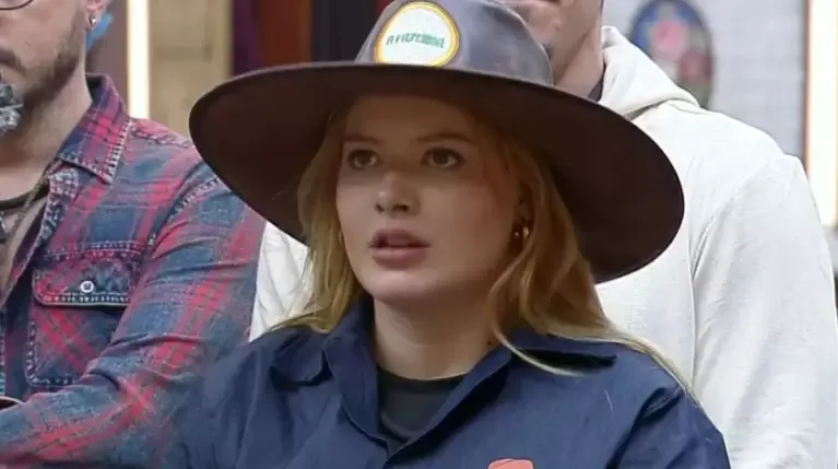 Julia Simoura em A Fazenda 16 (Imagem: Reprodução / PlayPlus)
