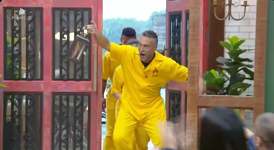 Juninho Bill vence Prova de Fogo de A Fazenda 16 (Imagem: Reprodução / PlayPlus)