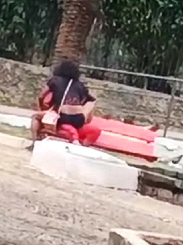 Casal é flagrado em "momento quente" em frente a igreja no PR; veja vídeo