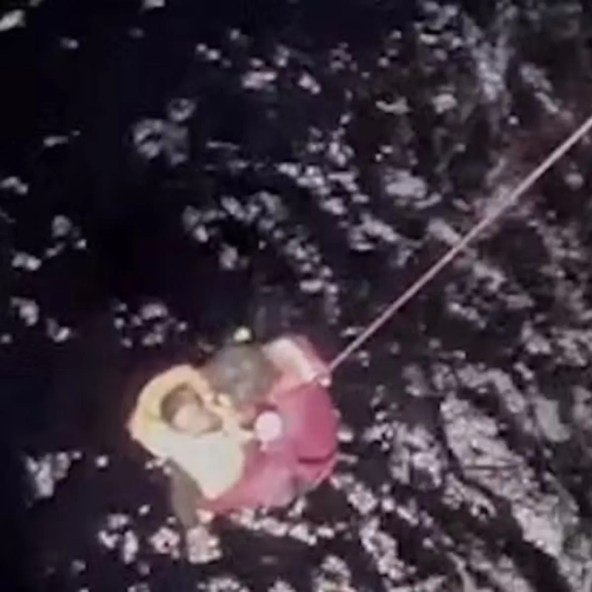 Barco naufraga em ilha e deixa 5 mortos; guarda costeira procura por desaparecidos