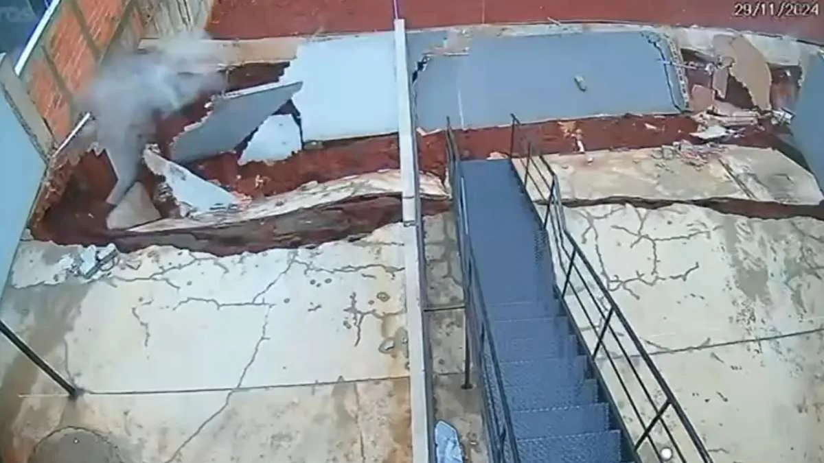 queda de muro em cidade do Norte do Paraná