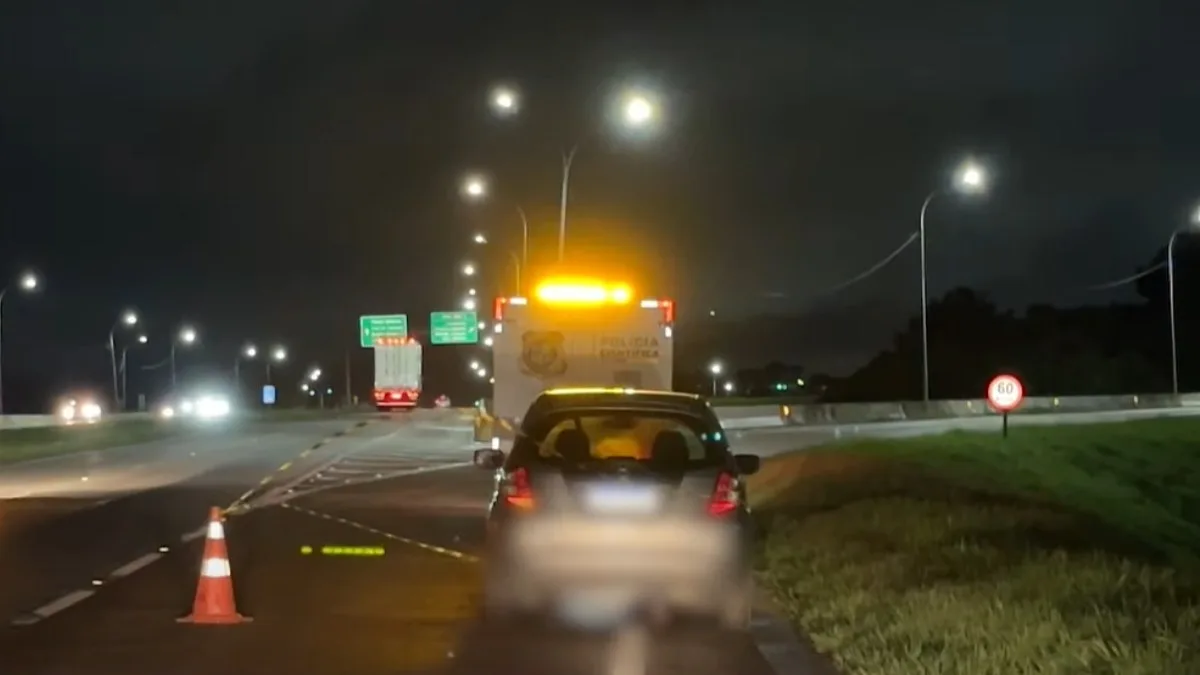 Pedestre morre atropelado e motorista foge pelo Contorno Leste