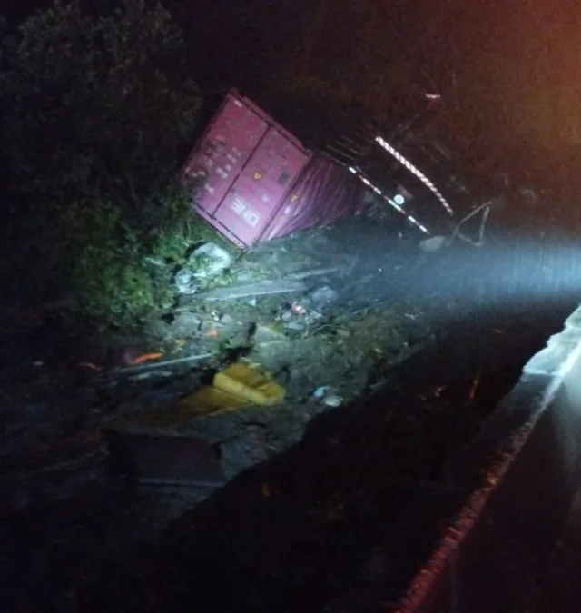 Acidente na BR-376 deixa vários mortos entre Paraná e Santa Catarina