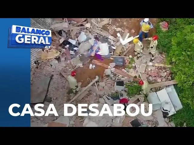 Casa desaba no Santa Cãndida e bombeiros são acionados para procurar vítima no local