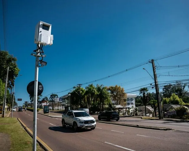 Radares de trânsito diminuíram mortes e acidentes em Curitiba? Veja fact-checking