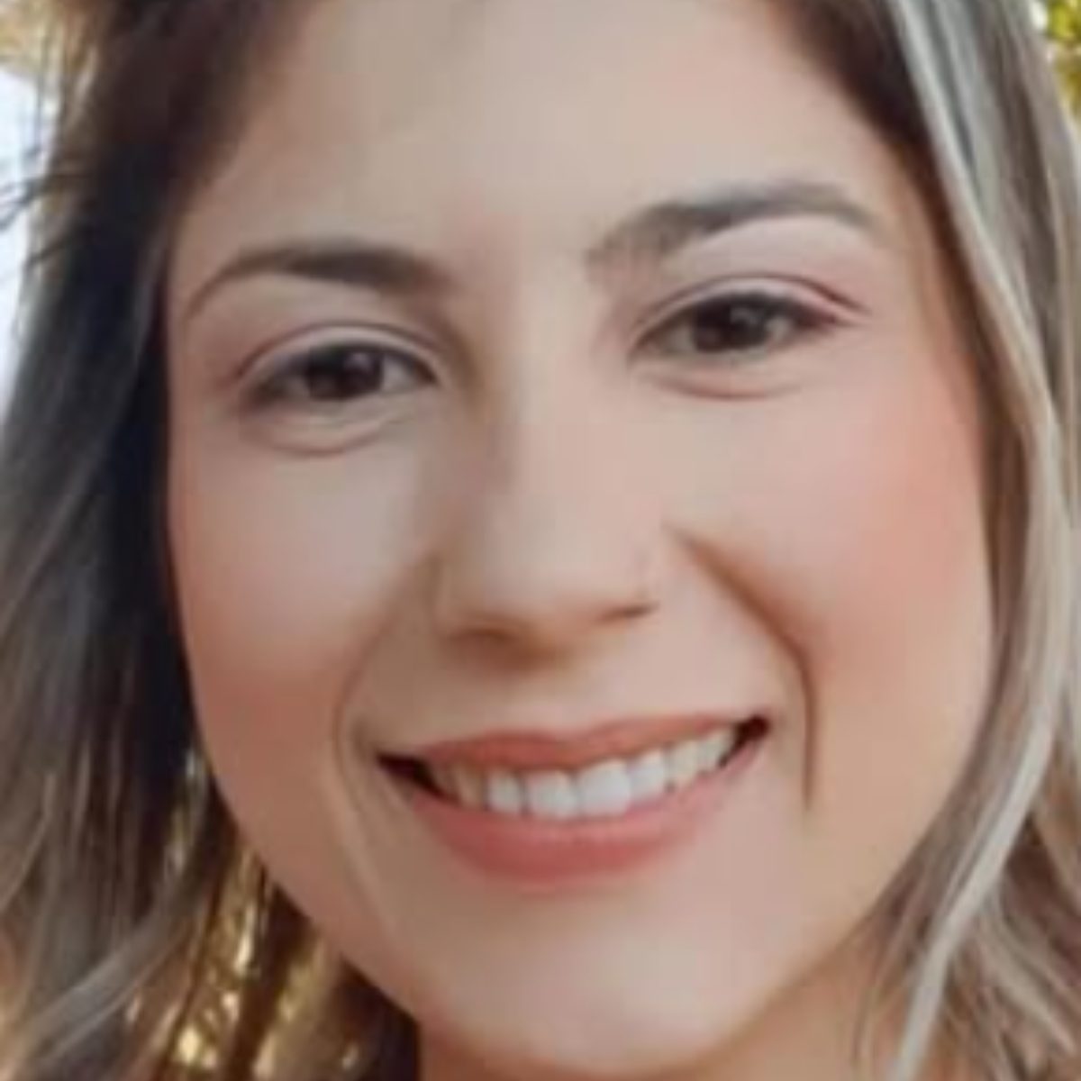 Mulher morre em acidente e deixa 3 filhas; família estava a caminho de casamento