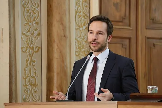 Vitor Puppi assumirá a Secretaria de Finanças de Curitiba