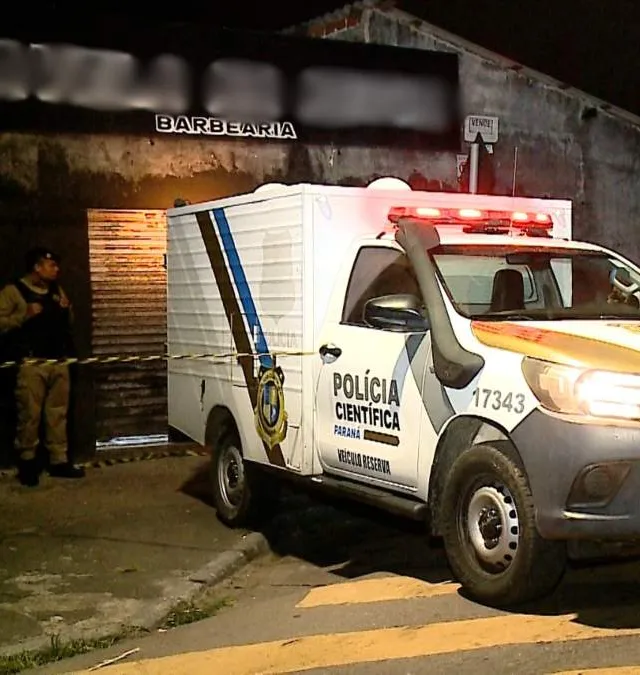 Adolescente aguardava atendimento em barbearia quando foi morto a tiros