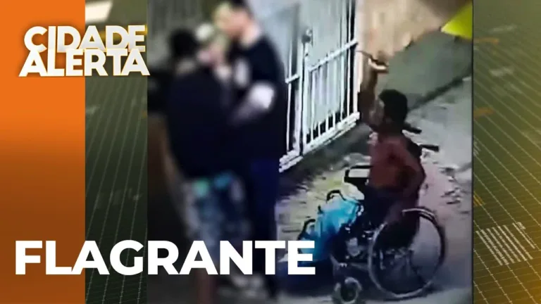 Flagrante: policial é esfaqueado pelas costas por um cadeirante