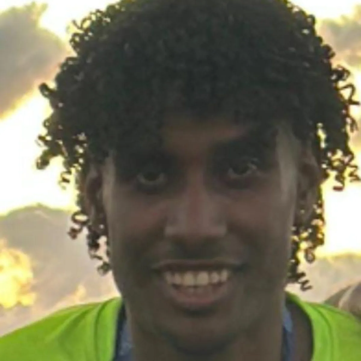 Pai morto com filho no colo tinha mandado de prisão por homicídio, diz PM