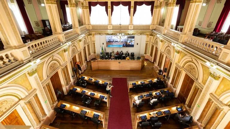 Vereadores podem criar mais cargos