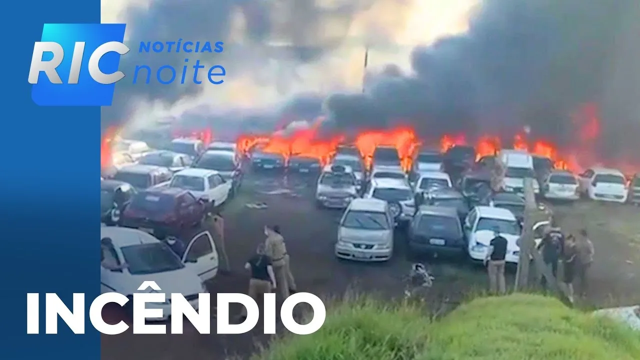 Incêndio de grandes proporções atinge pátio de veículos do DETRAN, em Apucarana