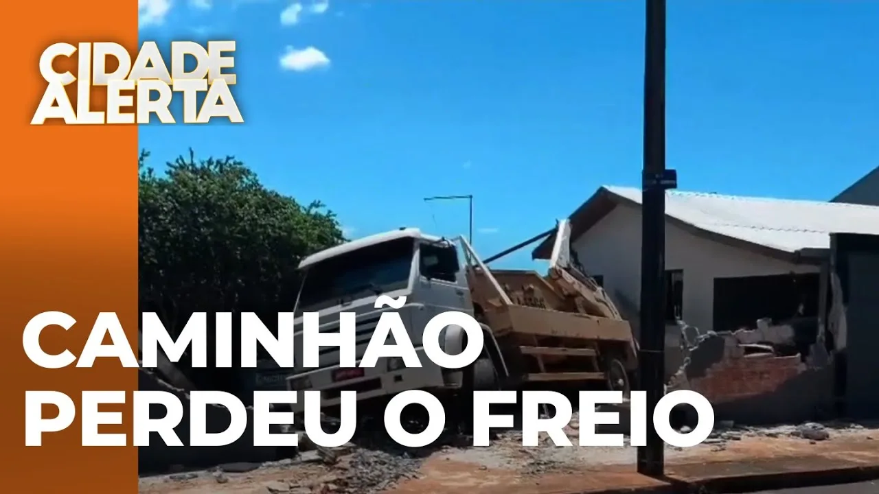 Caminhão perde o freio e invade casa em Cambé