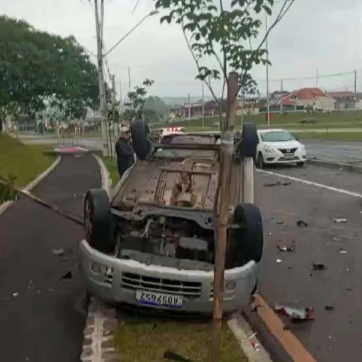 Todos os veículos atingidos pelo Audi eram de moradores de um condomínio no Bairro Alto. (Foto: Colaboração)
