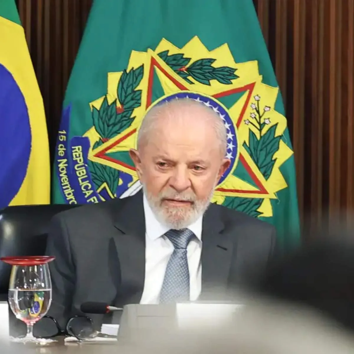 Presidente Lula está conversando após passar por cirurgia, diz médico