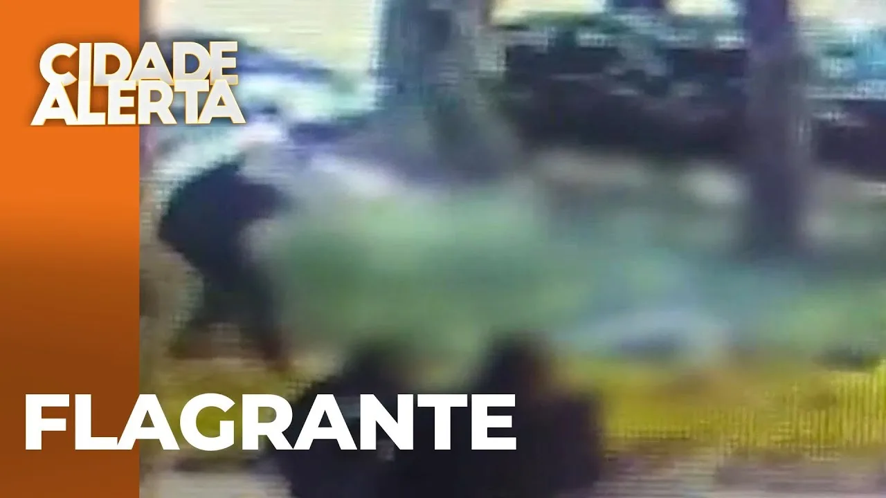 Imagens fortes: detento é morto a tiros na frente da prefeitura de Cascavel; câmera registrou o caso