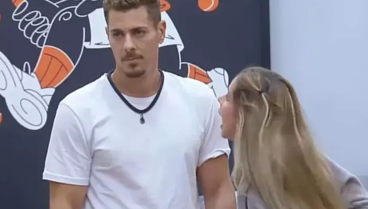 Babi volta a chamar Sacha de agressor (Imagem: Reprodução / PlayPlus)