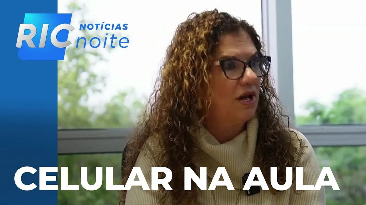 Secretaria de Educação define novos critérios para uso do celular nas salas de aula no Paraná