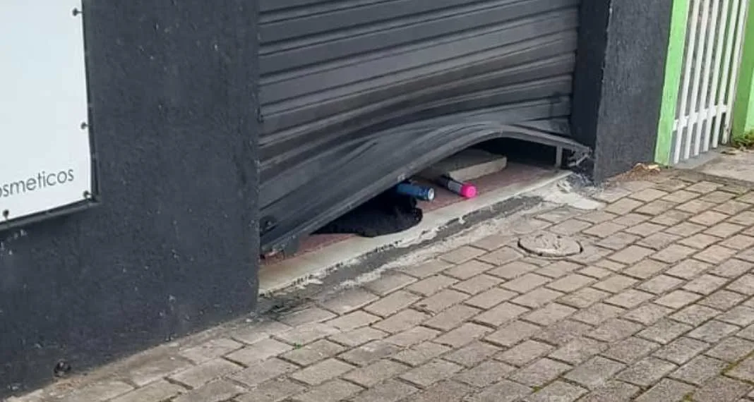 Ladrão furta R$10 mil em menos de dois minutos em Curitiba; veja vídeo