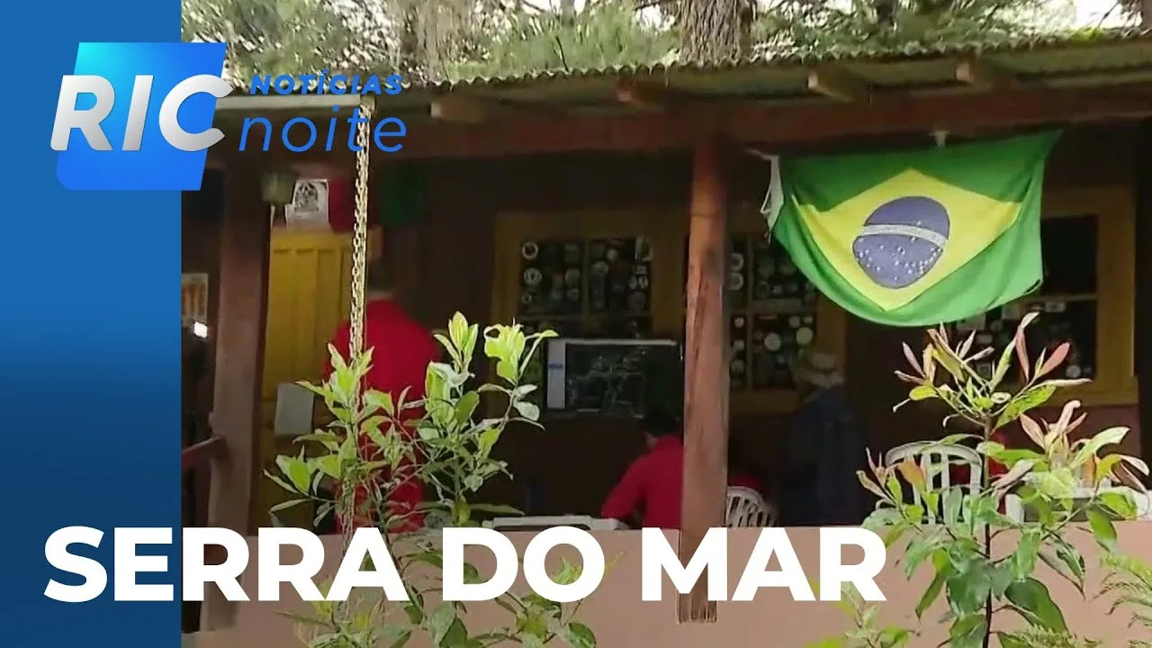 Bombeiros encontram 2 jovens, que haviam se perdido em trilha, na Serra do Mar