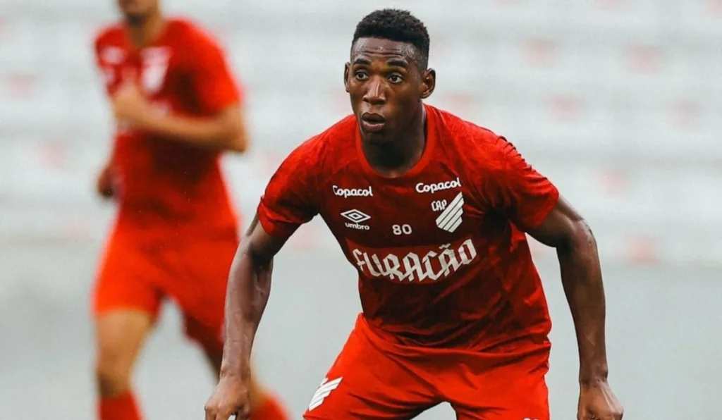 léo pelé em jogo pelo athletico