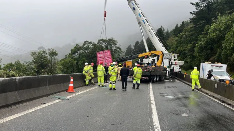 Acidente na BR-376 deixou nove mortos