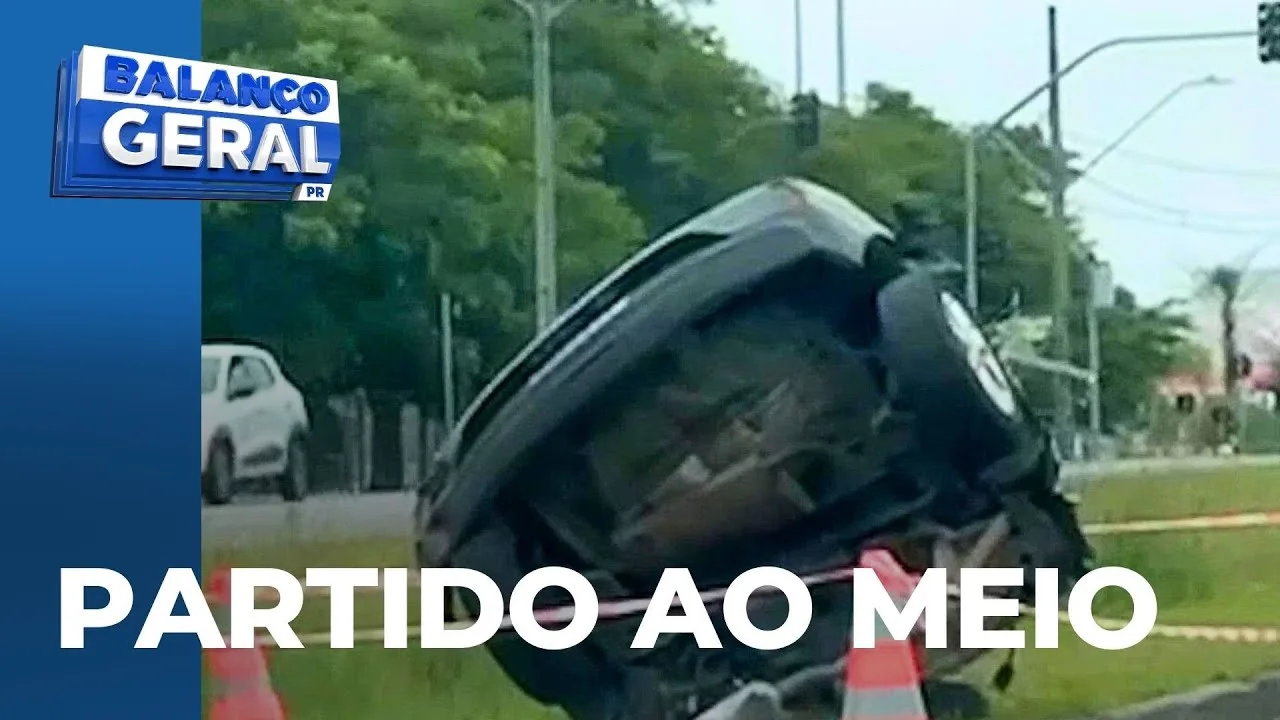Carro é partido ao meio e motorista ejetado, em acidente grave na Avenida das Torres