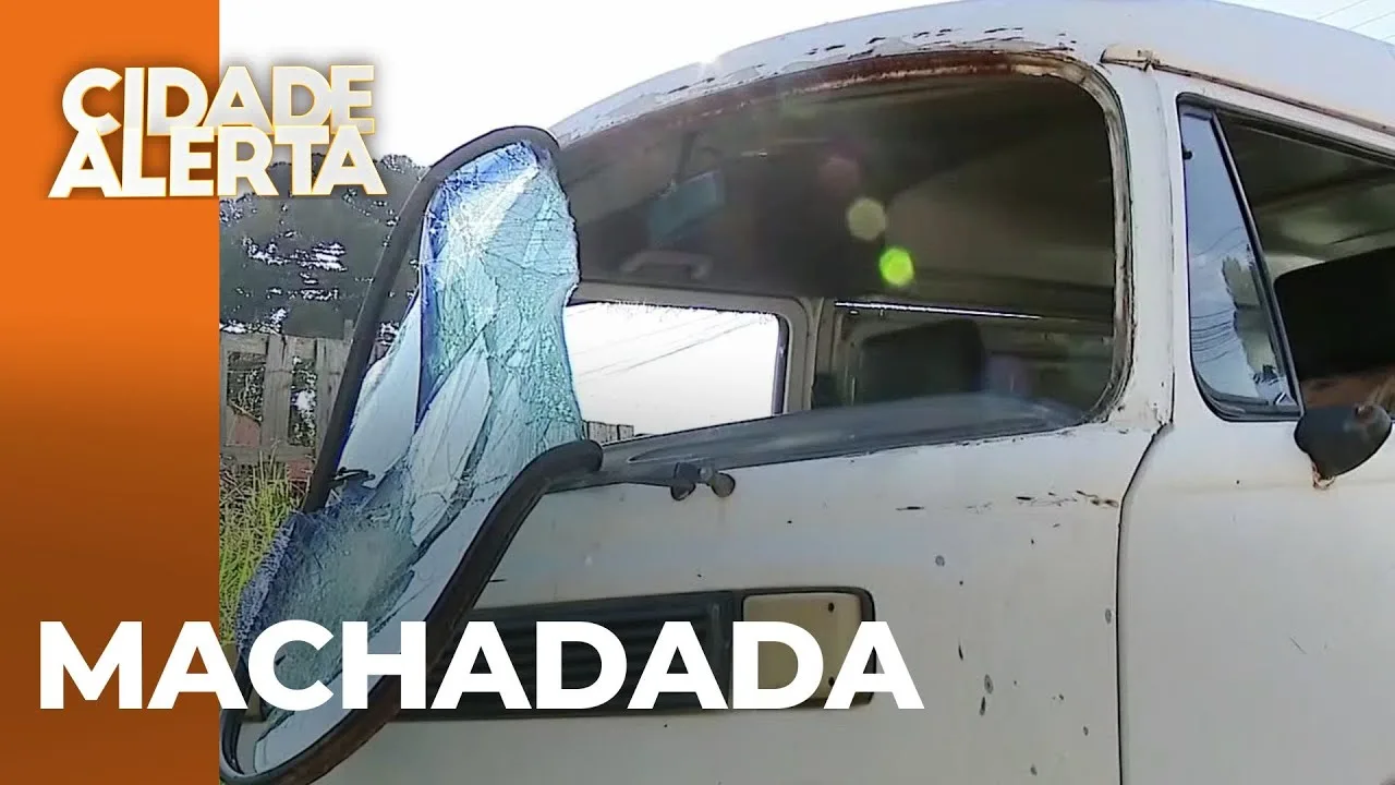 Motorista destrói Fiesta e Kombi com machadadas após briga de trânsito no Contorno Norte