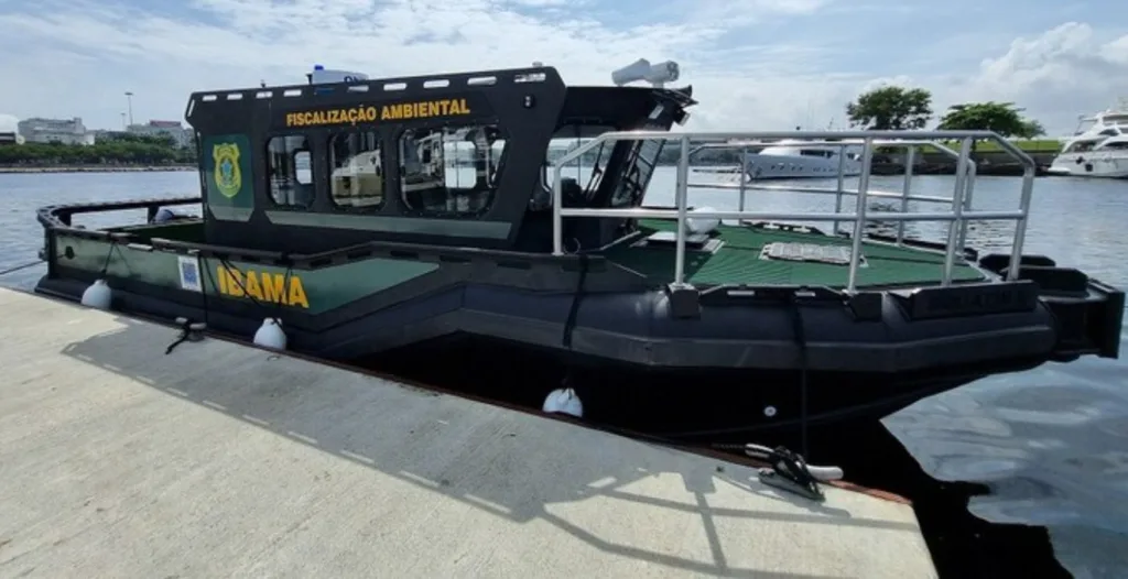 lancha de fiscalização do Ibama