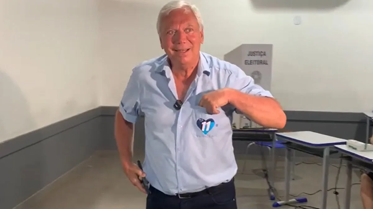 Paulo Mac Donald (PP) votou por volta das 8h45, no Centro de Foz do Iguaçu